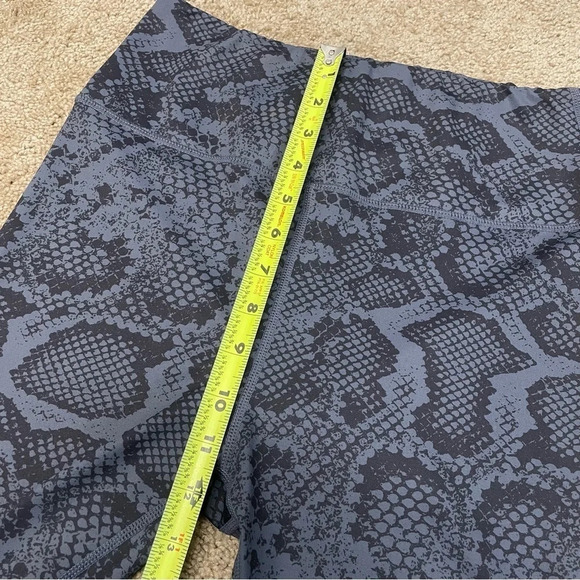 All Fenix Charcoal Python Print leggings high rise size large - Picture 8 of 10